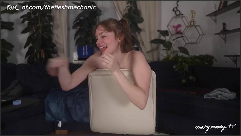 Kaja Mood reitet seinen Arsch mit Stiefeln